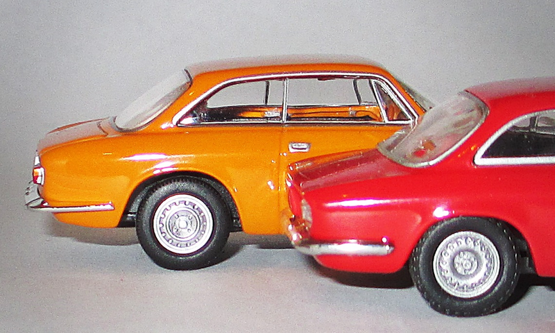 Illustration for article titled Spaghetti Saturday: Alfa Romeo Giulia GT - Tomica vs Kyosho Grudge Match